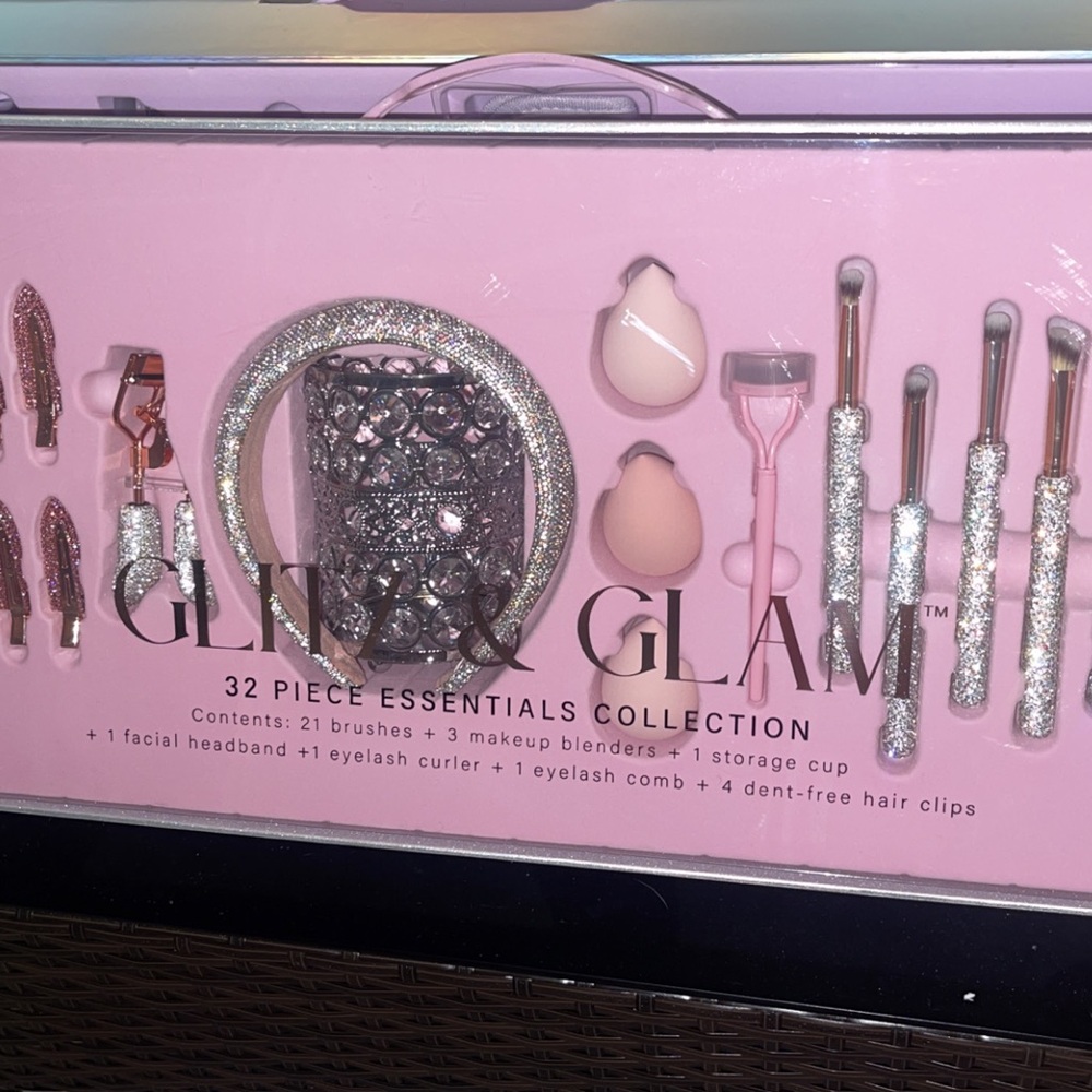 Glitz glam makeup brushes